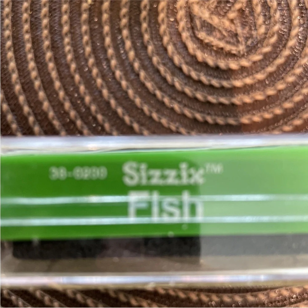 Provo Craft Sizzix Fish 38-0200 Small Green Die Cutter Plastic Case Ellison